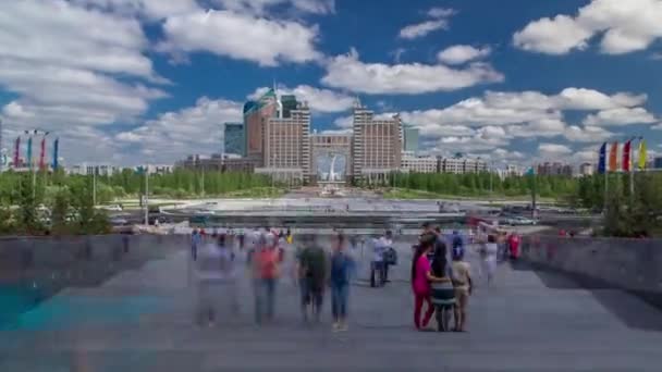 Nuevo timelapse distrito de negocios de escaleras Khan Shatyr en la capital de Kazajstán en Astana . — Vídeo de stock