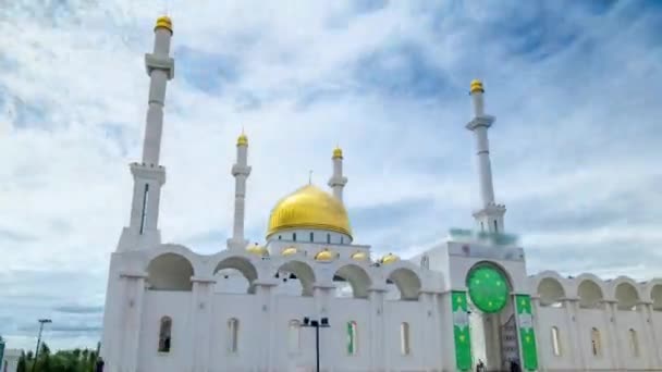Utanför Nur Astana moskén timelapse hyperlapse i Astana, Kazakstan. — Stockvideo