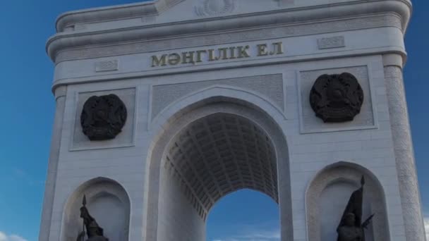 Hyperlapse arco triunfal timelapse ea parte central da cidade em Astana, Cazaquistão . — Vídeo de Stock