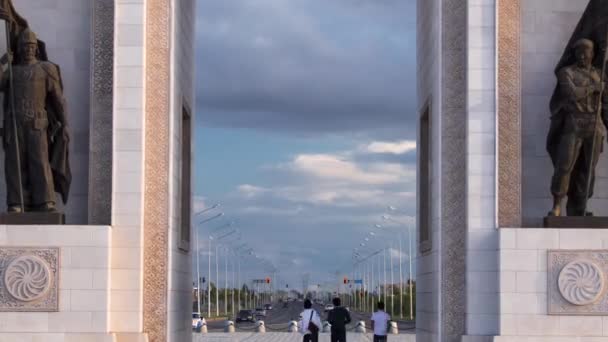 Θριαμβική timelapse αψίδων και το κεντρικό τμήμα της πόλης στην Αστάνα του Καζακστάν. — Αρχείο Βίντεο