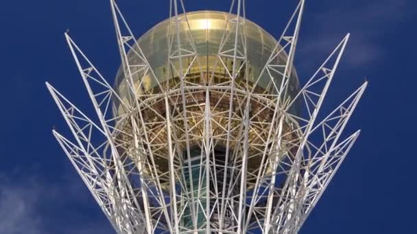 El timelapse de Bayterek es un monumento y torre de observación en Astana. Símbolo principal de la ciudad . — Vídeo de stock