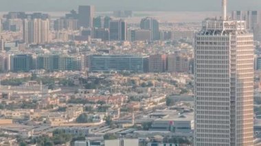 Dubai 'deki Dünya Ticaret Merkezi ile gökdelenlerin hava görüntüsü.