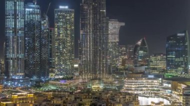 Dubai Şehir Merkezi, en yüksek gökdelen ve diğer kuleleri olan gece zaman çizelgesi.
