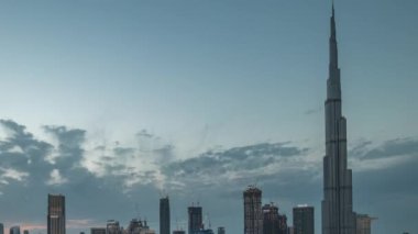 Dubai Şehir Merkezi 'nden geceye geçiş zamanı en yüksek gökdelen ve diğer kulelerle