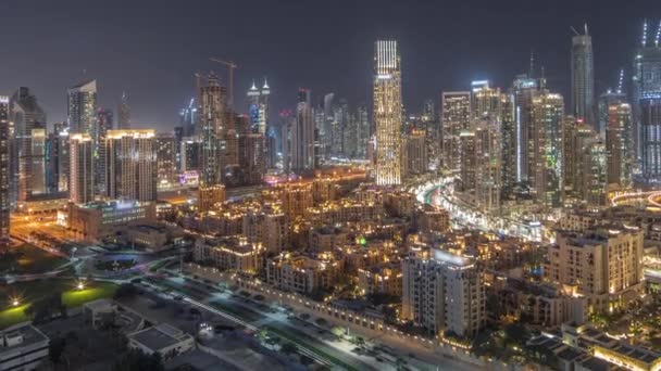 Dubais business bay torri aereo notturno timelapse. Vista sul tetto di alcuni grattacieli — Video Stock