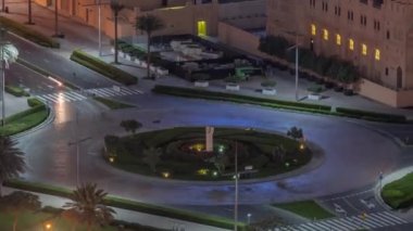 Dubai şehir merkezindeki kavşağın etrafında bir kavşağın havadan görünüşü..