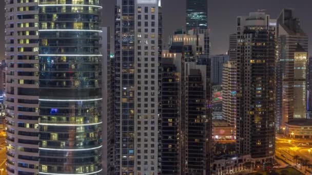 Dubais torres de la bahía de negocios noche aérea timelapse. Vista desde la azotea de algunos rascacielos — Vídeo de stock