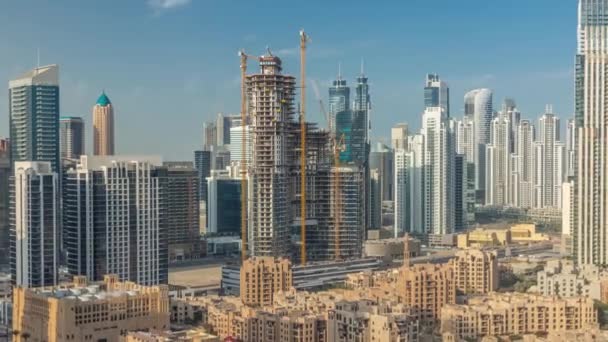 Dubajský obchodní dok věží letecké ranní čas vypršel. Střešní pohled na některé mrakodrapy — Stock video
