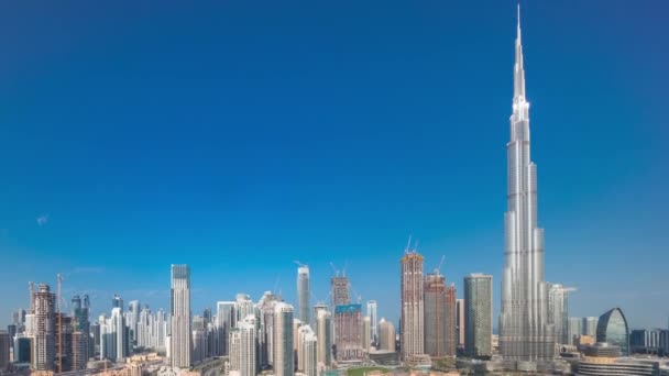 Dubai belváros reggeli időapszis a legmagasabb felhőkarcoló és egyéb tornyok — Stock videók