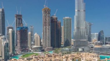 Dubai Şehir Merkezi tüm gün boyunca en yüksek gökdelen ve diğer kulelerle zaman ayarlı.