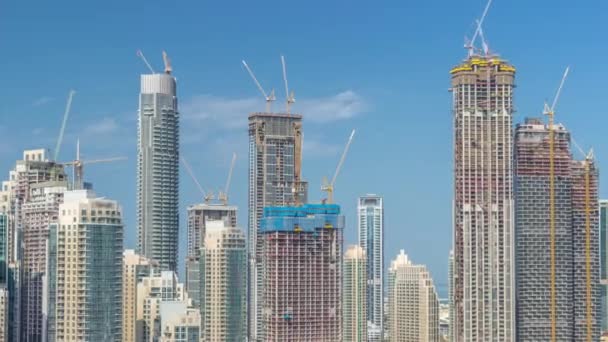 Futurista paisaje urbano aéreo timelapse con arquitectura moderna de Dubai centro, Emiratos Árabes Unidos. — Vídeo de stock