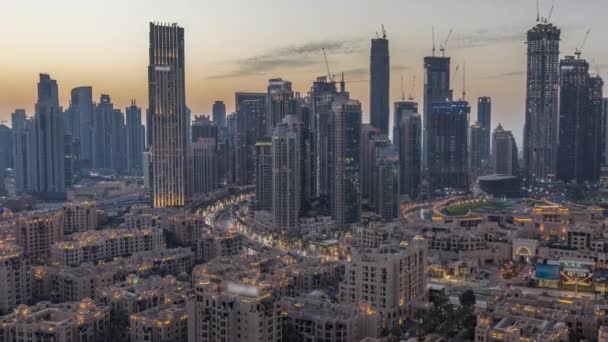 Dubais Business Bay torres aéreas dia a noite timelapse. Vista para o telhado de alguns arranha-céus — Vídeo de Stock