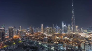 Dubai Şehir Merkezi, en yüksek gökdelen ve diğer kuleleri olan gece zaman çizelgesi.