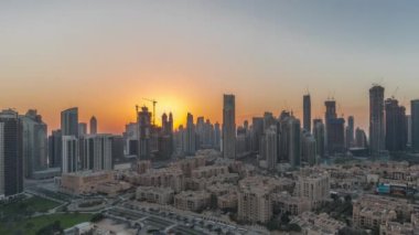 Dubai Şehir Merkezi 'nden geceye geçiş zamanı en yüksek gökdelen ve diğer kulelerle