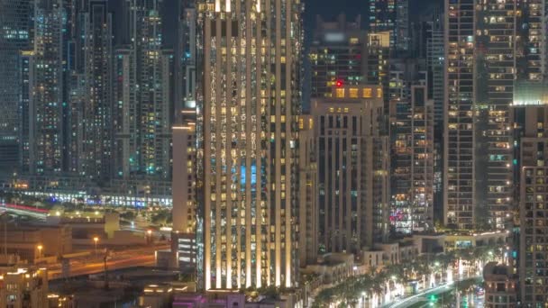 Dubai şehir merkezi, Birleşik Arap Emirlikleri 'nin aydınlatmalı mimarisi ile tüm gece sürecek kentsel zaman çizelgesi.. — Stok video