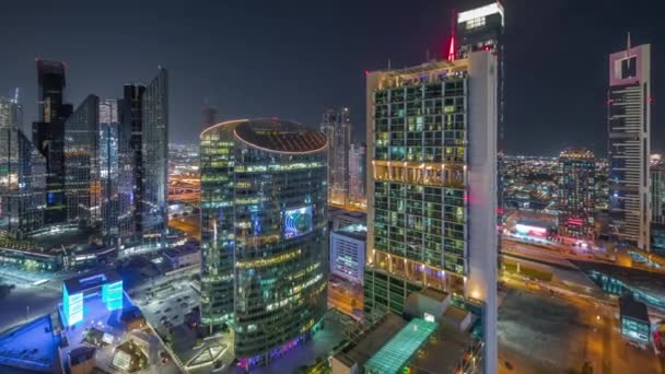 Dubai internationella finansiella centrum skyskrapor antenn natt timelapse. — Stockvideo