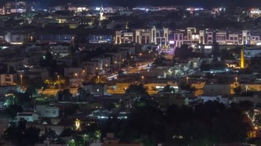 Dubai şehrinde ki apartman ve villaların havadan görünümü gece saati, Birleşik Arap Emirlikleri
