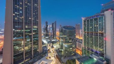 Dubai Uluslararası Finans Merkezi gökdelenleri Gece gündüz hava durumu.
