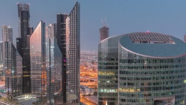 Dubai International Financial Center drapacze chmur powietrzne noc po dniu timelapse. — Wideo stockowe