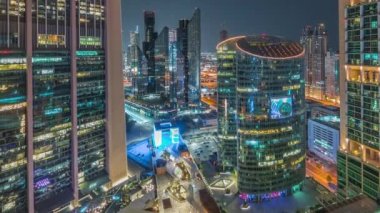 Dubai Uluslararası Finans Merkezi gökdelenleri Bütün gece hava durumu.