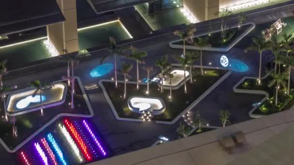 Neue Promenade auf Torallee in Dubai internationales Finanzzentrum Luftaufnahme Zeitraffer. — Stockvideo