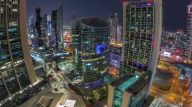 Dubai Uluslararası Finans Merkezi gökdelenleri Bütün gece panoramik zaman çizelgesi.