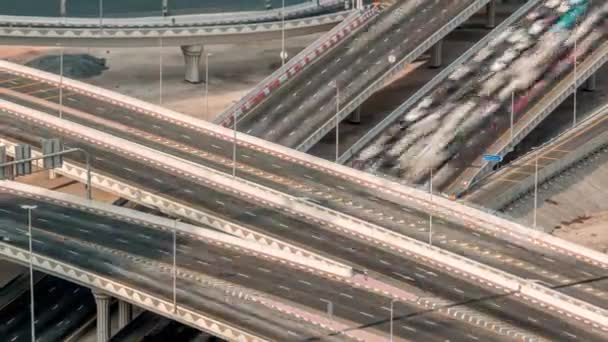 Vista dall'alto traffico cittadino su un grande incrocio in Business Bay timelapse. — Video Stock