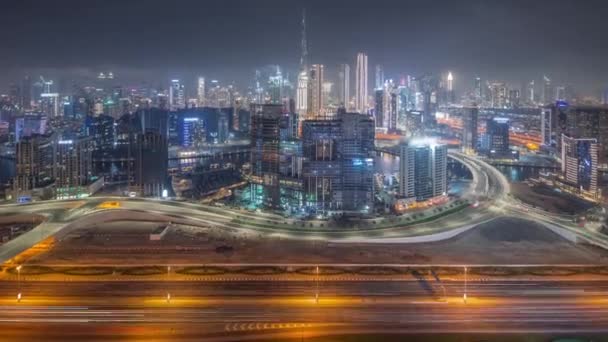 Panoramische skyline van Dubai met business bay en het centrum district nacht timelapse. — Stockvideo