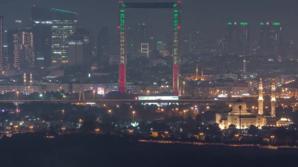 Skyline města Dubaj s moderními mrakodrapy v Deira a Zabeel okres letecké noci timelapse — Stock video