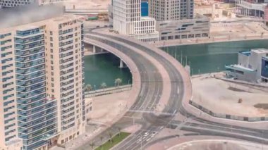 Dubai iş sahası kulelerinin modern mimarisi ile Skyline. Hava görünümü