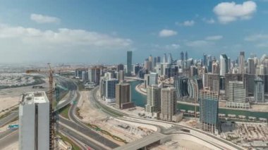 Panorama Dubai 'nin ufuk çizgisini iş sahası ve şehir merkezi zaman çizelgesiyle gösteriyor..
