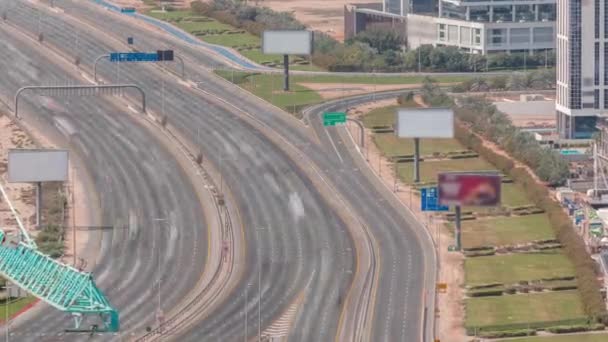Al Khail路商业湾区附近繁忙交通的航景 — 图库视频影像