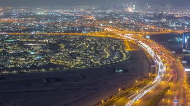Vista aérea da estrada Al Khail tráfego ocupado perto de negócios baía distrito noite timelapse — Vídeo de Stock