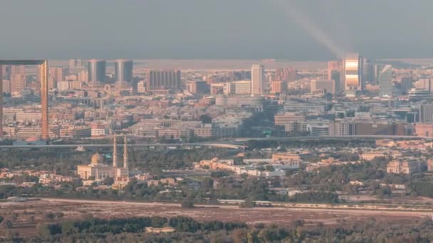 Skyline van de Dubai stad met moderne wolkenkrabbers in Deira en Zabeel district luchtfoto timelapse — Stockvideo