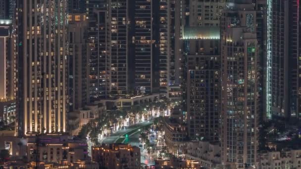 Metszéspont forgalom éjszaka TimeLapse a Mohammed Bin Rashid Boulevard — Stock videók