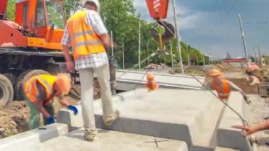 Vinç yol inşaat site timelapse hyperlapse, beton plaka yükleme.