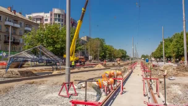 Yellow construction telescopic mobile crane moving tram rails timelapse. — стоковое видео