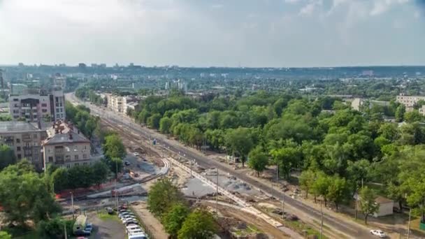 Panoramisch uitzicht vanuit de lucht op de weg grote bouwplaats timelapse — Stockvideo