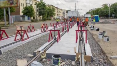 Tramvay rayları kendi yükleme ve beton yol timelapse tabaklarda entegrasyon aşamasında.