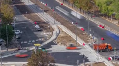 Asfalt Finişer, silindir ve kamyon yolda site timelapse asfaltlama sırasında onarın. Yol yapımı için makineler.