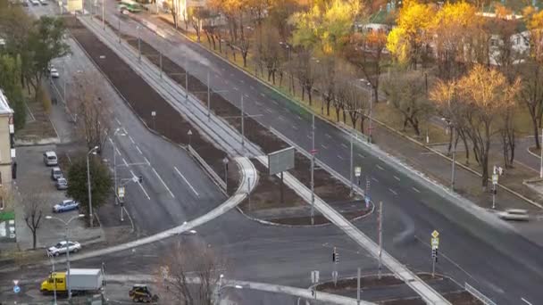 도로 교통 시간 대가 있는 도로 건설 현장. — 비디오