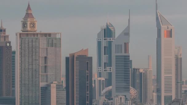 Sorok felhőkarcolók pénzügyi kerület Dubai légi időeltolódás. — Stock videók