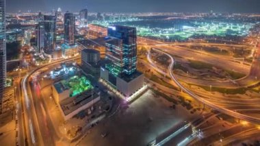 Medya şehri ve Al Barsha Tepeleri 'nin hava görüntüsü Dubai marinasından gece saat dilimi.