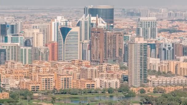 Widok z lotu ptaka miasta medialnego i obszaru al barsha Heights timelapse z portu w Dubaju. — Wideo stockowe