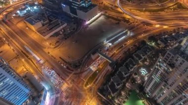 JLT ve Dubai Marina arasındaki kavşakta büyük bir kavşak var..