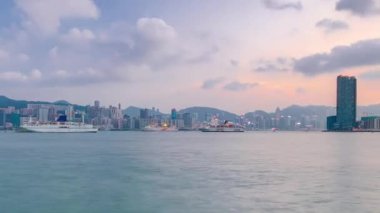 Hong Kong gün gece, kowloon bay şehir timelapse görünümünden