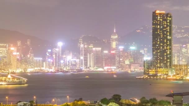 Hong Kong dia a noite, vista aérea da baía de Kowloon, centro da cidade timelapse — Vídeo de Stock