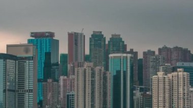 Victoria Harbour timelapse üzerindeki sabah Hong Kong manzarası.