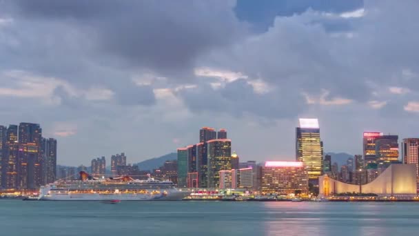 Skyline-Panorama-Zeitraffer Tag und Nacht mit dem International Commerce Centre in West Kowloon, Hongkong. — Stockvideo