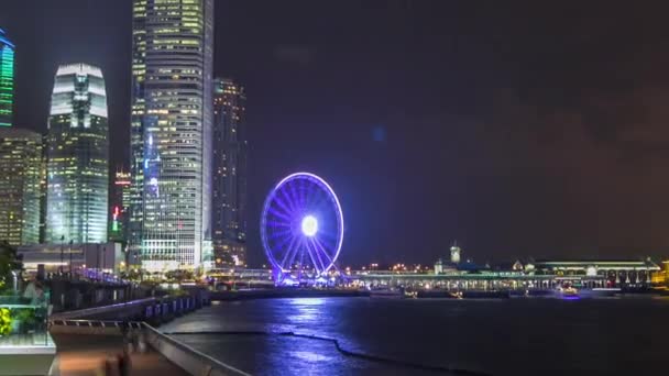 Skycrapers noc timelapse i koło obserwacyjne Hong Kong, który jest najnowszą atrakcją turystyczną w mieście. — Wideo stockowe